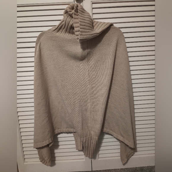 Sweaters - Turtleneck sweater poncho